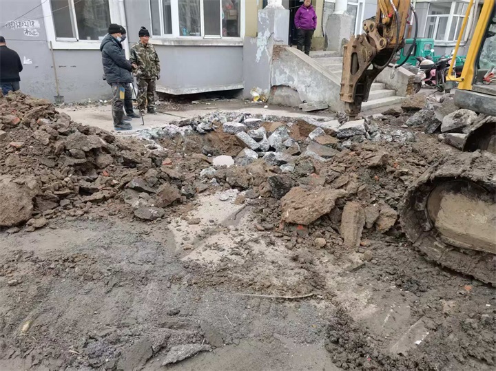 LETOU国际米兰·(中国区)官方网站洁泰物业安兴分公司高效处置下水管道破裂 及时解决居民困扰