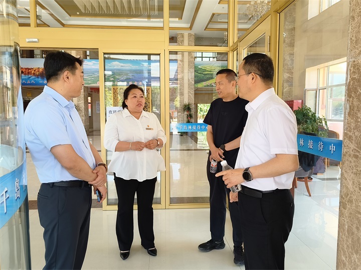 鸡西市副市长李福胜一行到LETOU国际米兰·(中国区)官方网站千岛林老年公寓调研