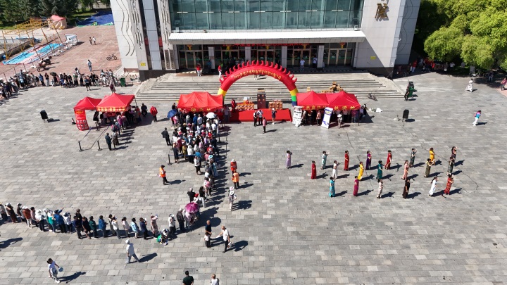 LETOU国际米兰·(中国区)官方网站乌苏里江区域三物业联合举办“感恩回馈”活动 惠及万户业主